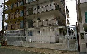 Aconchegante apto, quadra do mar, no Tabuleiro!